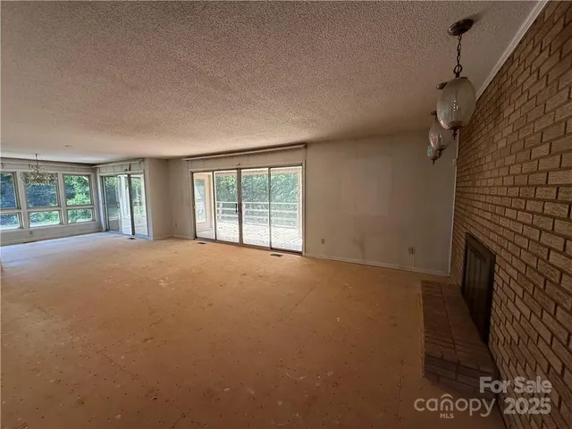 a view of empty room with windows