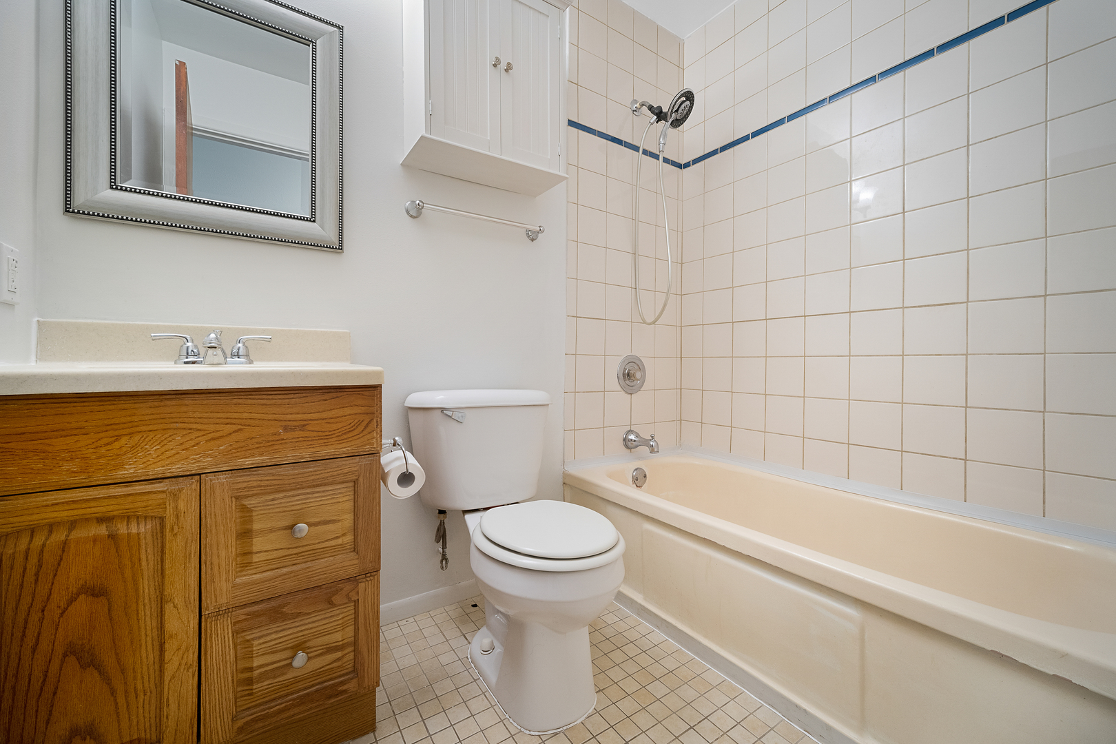 149 Mellbrook Road Bolingbrook, IL 60440 - Photo 9 of 17 a bathroom with a sink a toilet and bathtub