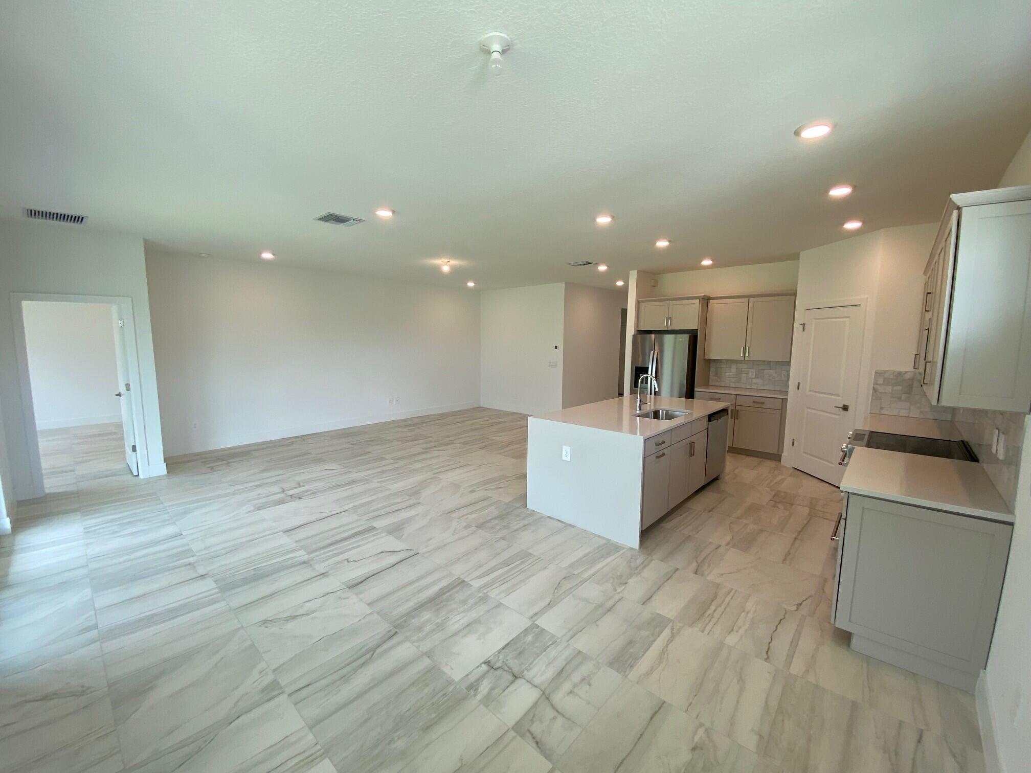 7100 Southeast Park Trace Stuart, FL 34997 - Photo 4 of 15 PPT 29 Great room