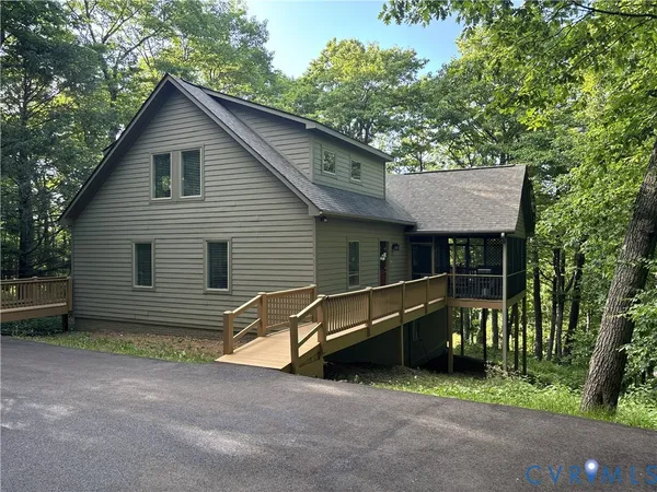 $799,900 | 75 North Forest Drive, Roseland, VA 22967