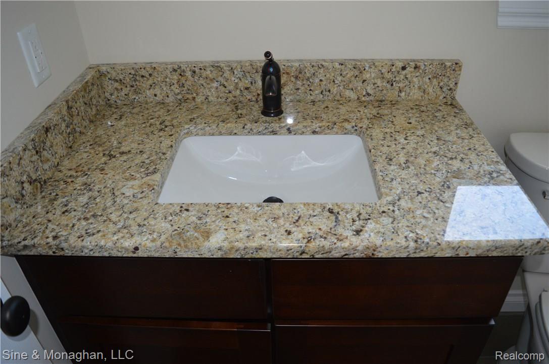 9525 Amy Road Algonac, MI 48001 - Photo 22 of 25 037.JPG