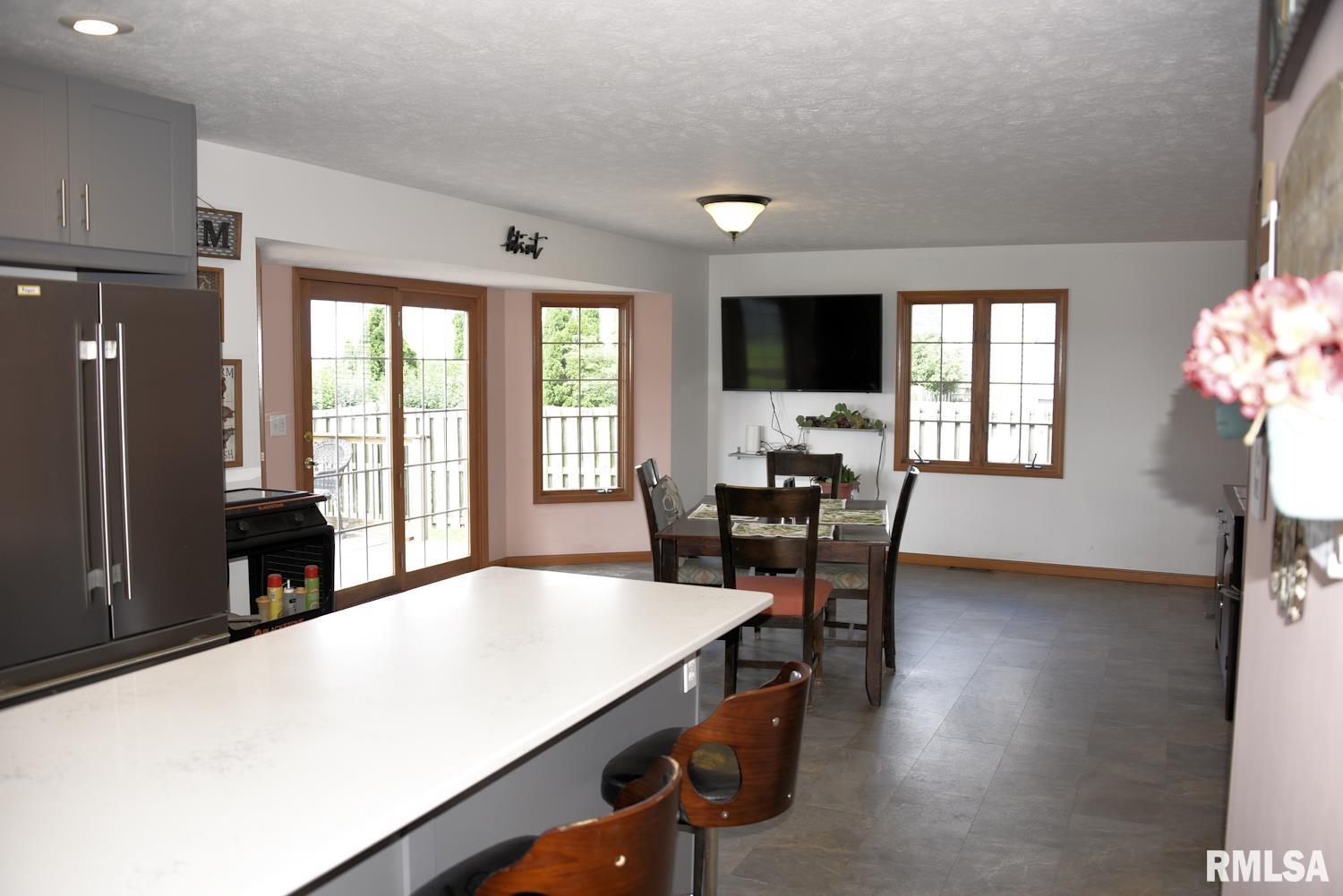 2604 Hastings Road Chatham, IL 62629 - Photo 2 of 26