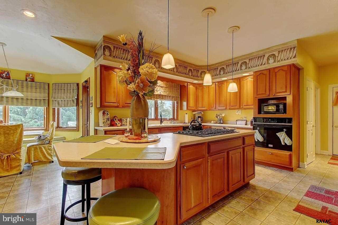 1325 Greenbriar Road York, PA 17404 - Photo 2 of 36 Gallery Image 2