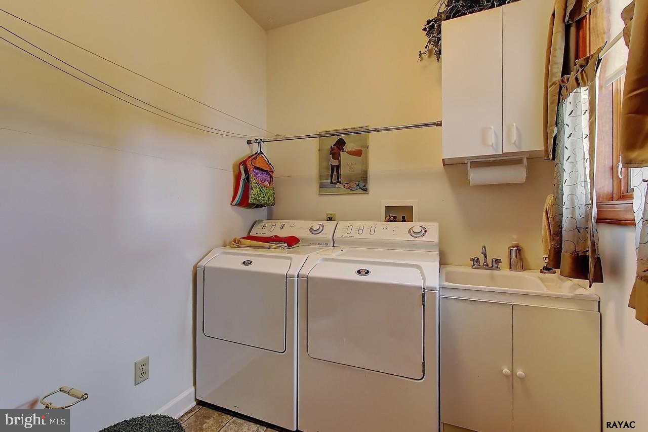1325 Greenbriar Road York, PA 17404 - Photo 13 of 36 Gallery Image 13