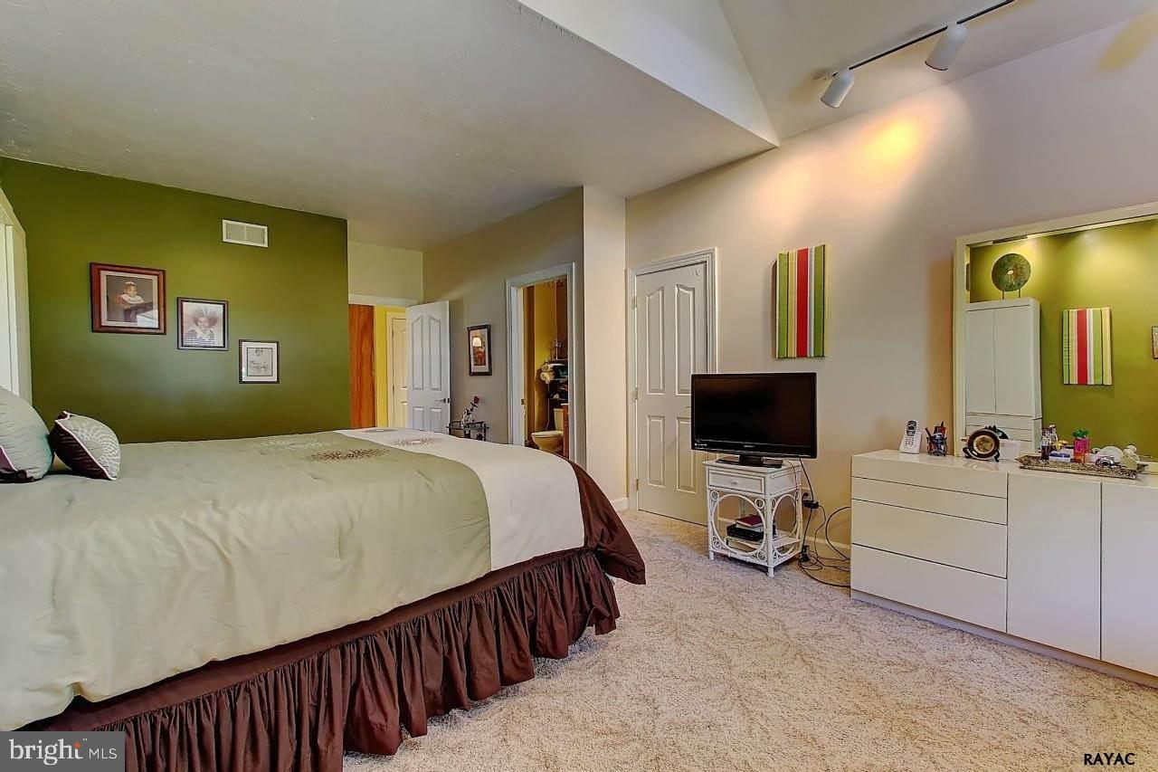 1325 Greenbriar Road York, PA 17404 - Photo 14 of 36 Gallery Image 14