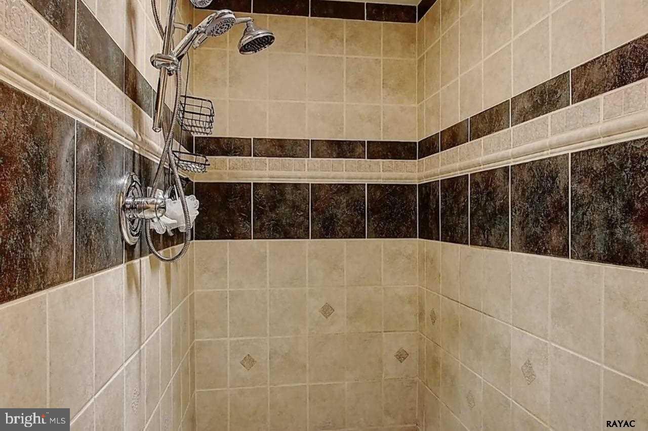 1325 Greenbriar Road York, PA 17404 - Photo 18 of 36 Gallery Image 18