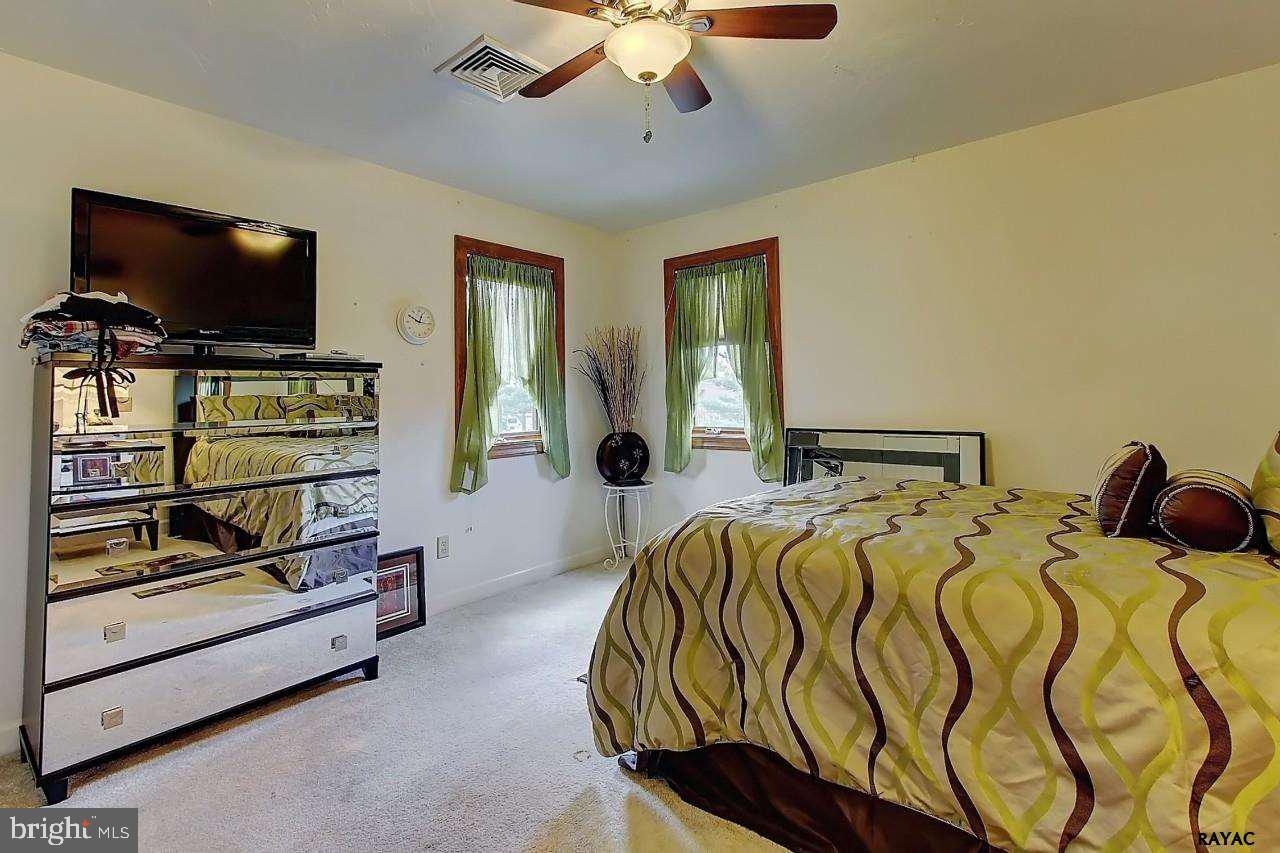 1325 Greenbriar Road York, PA 17404 - Photo 20 of 36 Gallery Image 20