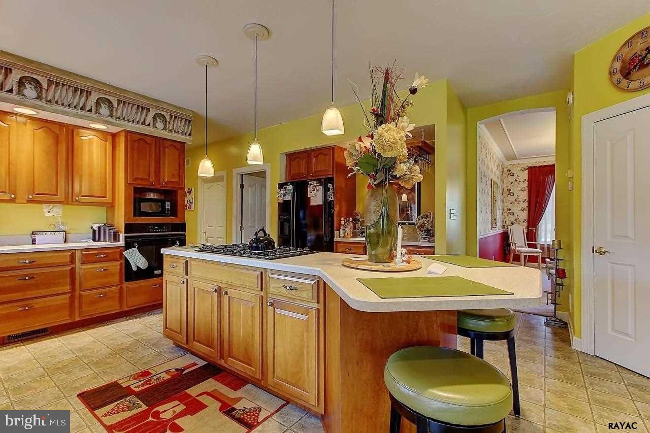 1325 Greenbriar Road York, PA 17404 - Photo 3 of 36 Gallery Image 3