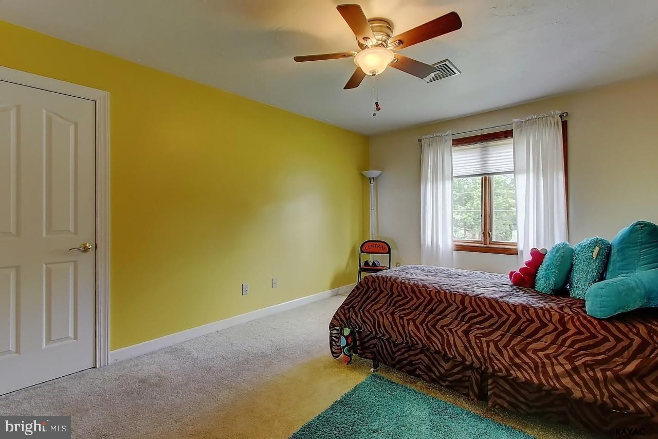 1325 Greenbriar Road York, PA 17404 - Photo 21 of 36 Gallery Image 21