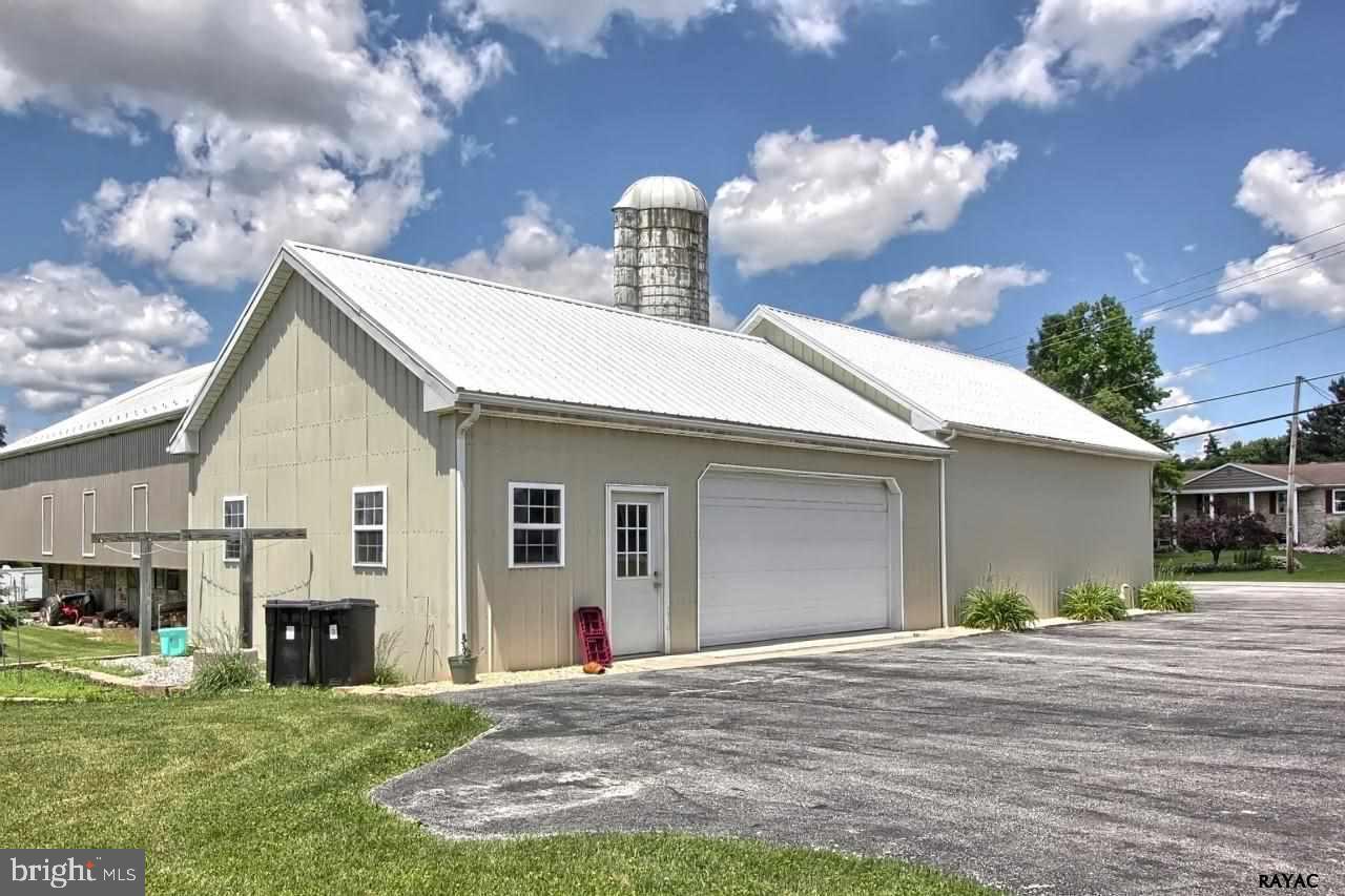 1325 Greenbriar Road York, PA 17404 - Photo 31 of 36 Gallery Image 31