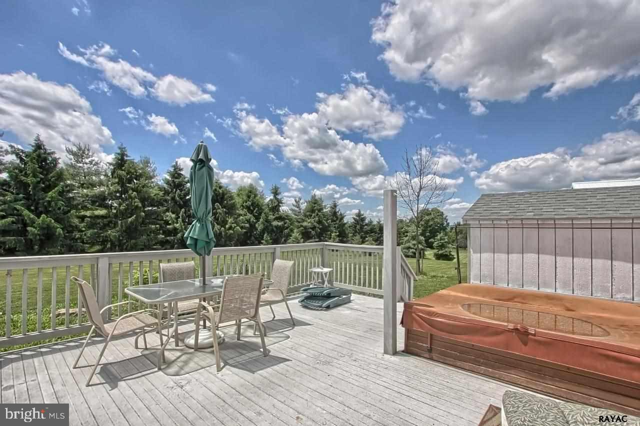 1325 Greenbriar Road York, PA 17404 - Photo 32 of 36 Gallery Image 32