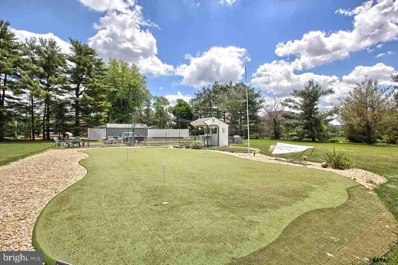 1325 Greenbriar Road York, PA 17404 - Photo 33 of 36 Gallery Image 33