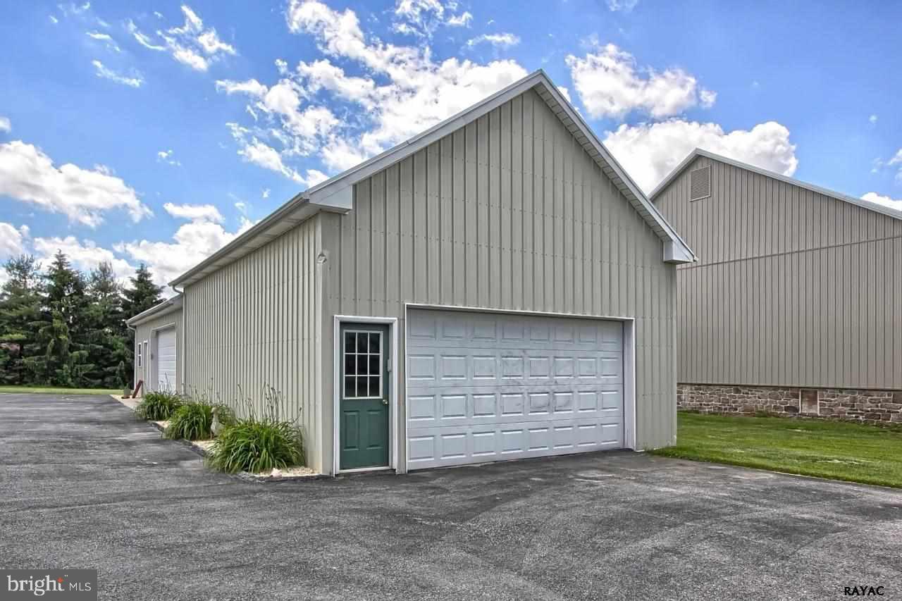 1325 Greenbriar Road York, PA 17404 - Photo 36 of 36 Gallery Image 36
