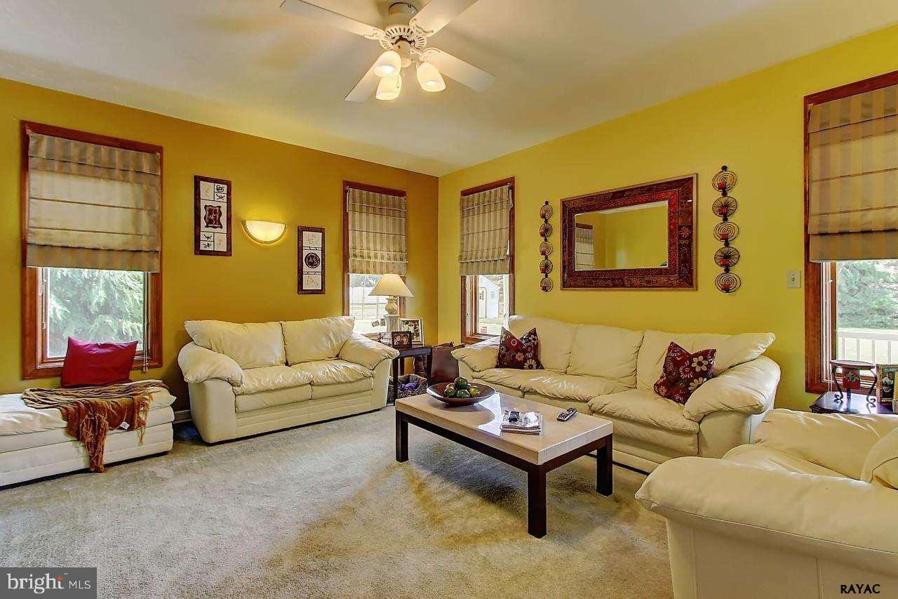 1325 Greenbriar Road York, PA 17404 - Photo 6 of 36 Gallery Image 6