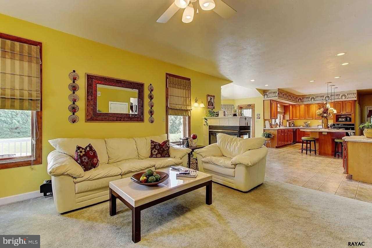 1325 Greenbriar Road York, PA 17404 - Photo 7 of 36 Gallery Image 7