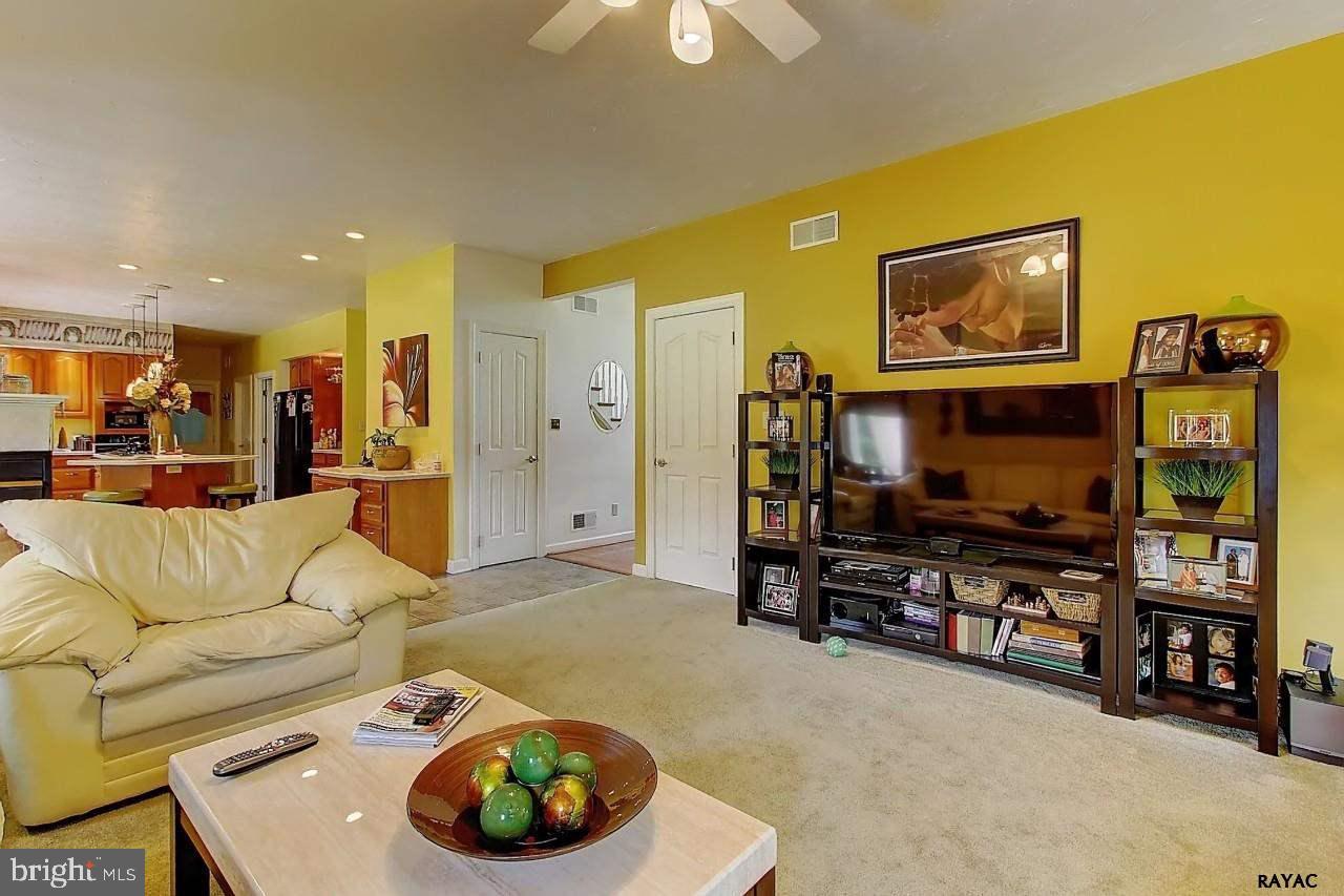 1325 Greenbriar Road York, PA 17404 - Photo 8 of 36 Gallery Image 8