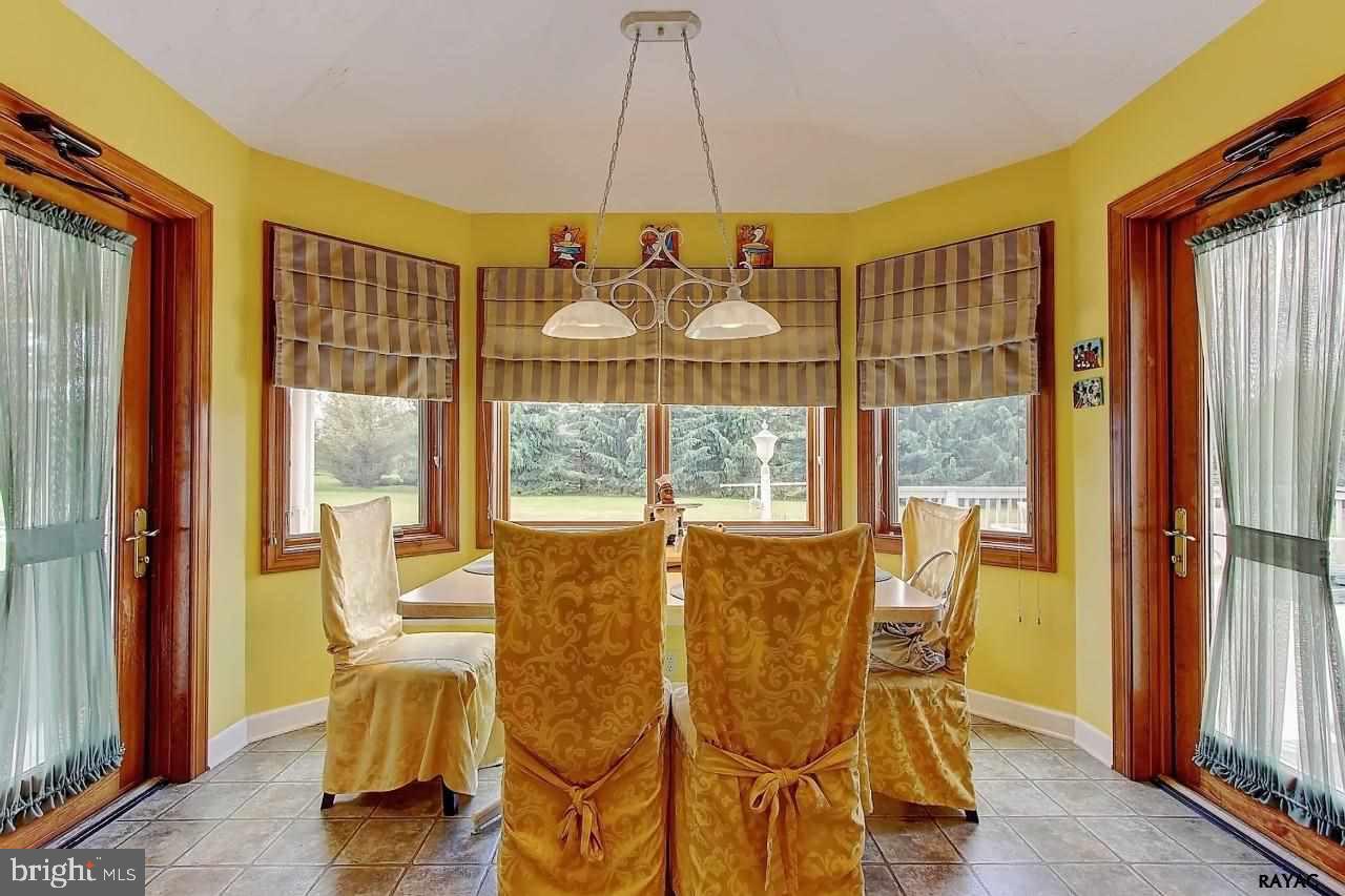 1325 Greenbriar Road York, PA 17404 - Photo 9 of 36 Gallery Image 9