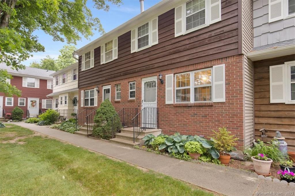 98 East Gate Lane, Unit 98, Hamden, CT 06514 Compass