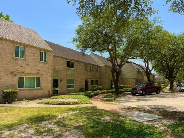 $1,630 | 2130 Greenbriar Colony Drive, Unit 2130, Houston, TX 77032