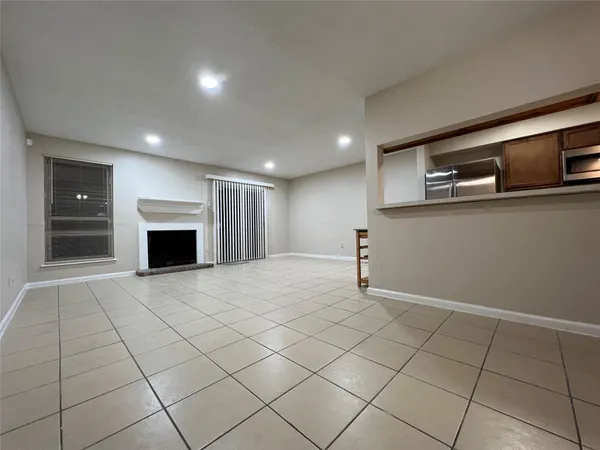 $1,630 | 2130 Greenbriar Colony Drive, Unit 2130, Houston, TX 77032
