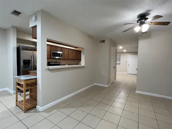 $1,630 | 2130 Greenbriar Colony Drive, Unit 2130, Houston, TX 77032
