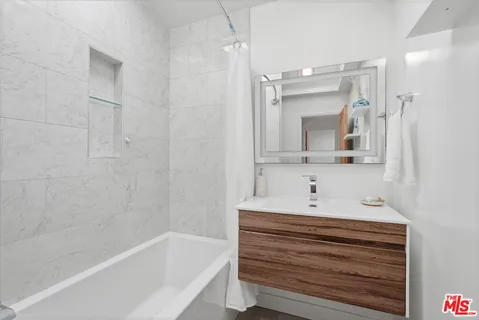 $2,995,000 | 3600 Pine Avenue, Manhattan Beach, CA 90266