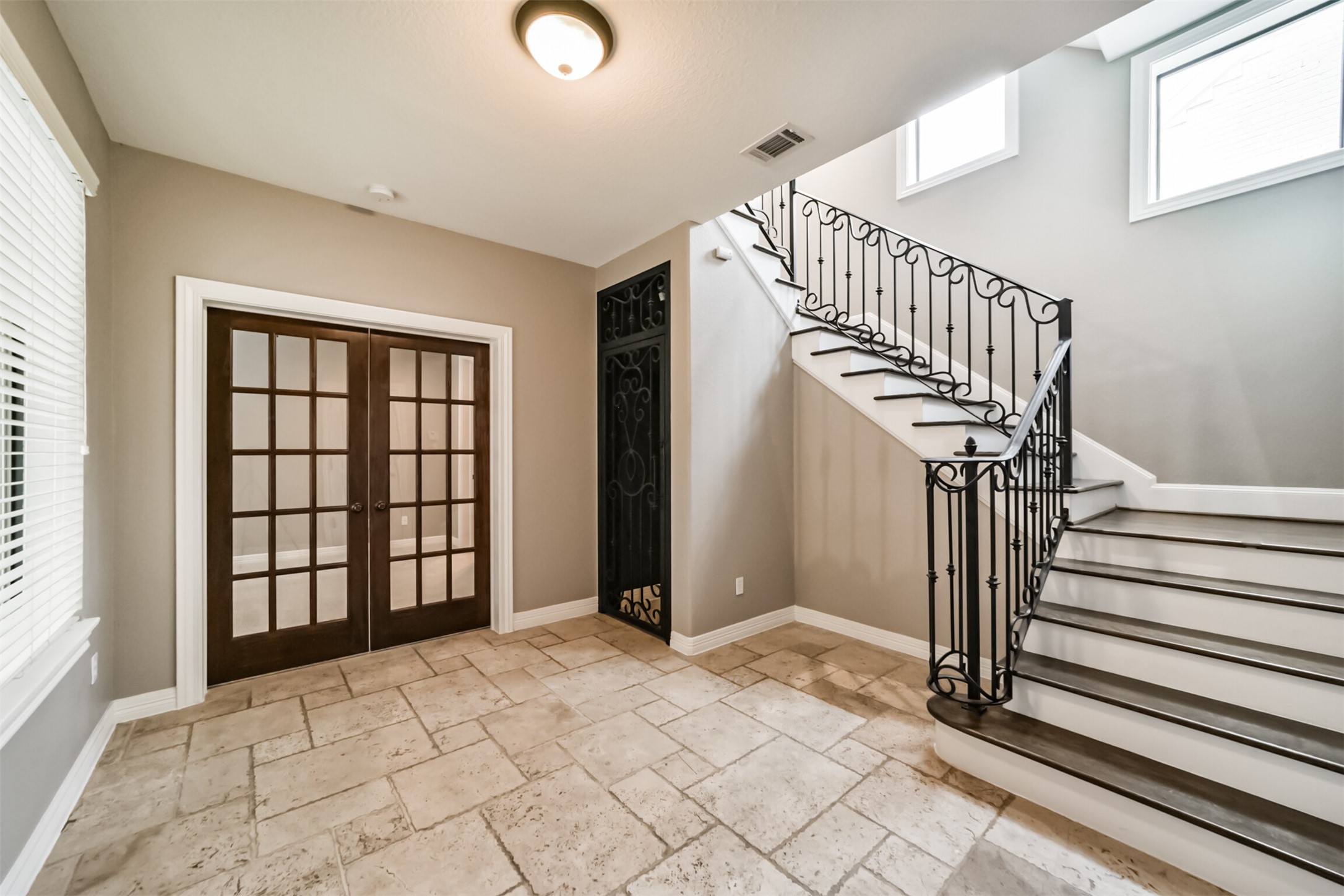 1826 A Portsmouth Street Houston, TX 77098 - Photo 7 of 37