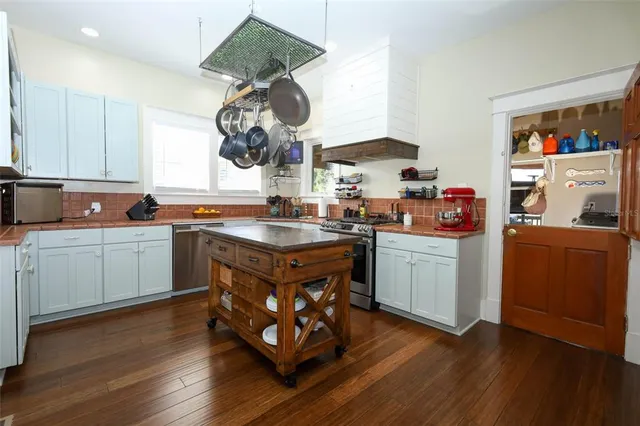 a view of a house with a big yard