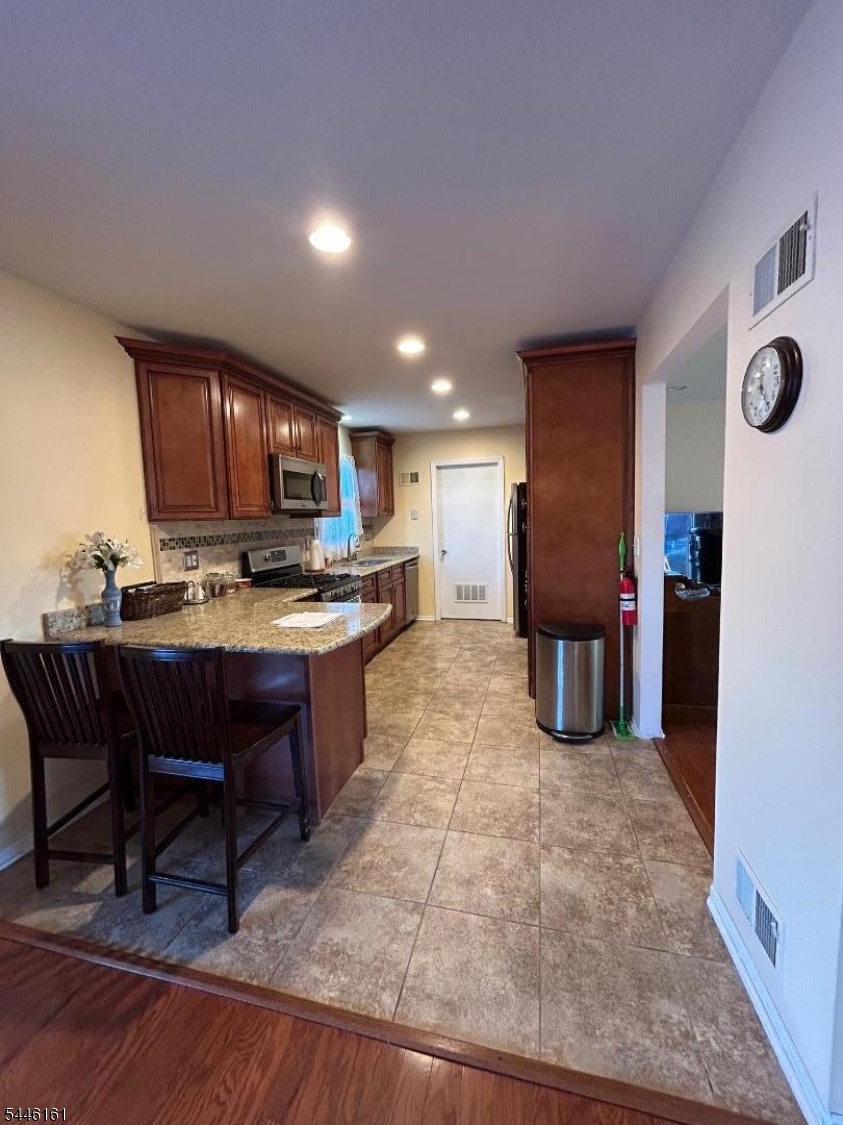 71 Dukes Road Rahway, NJ 07065 - Photo 4 of 18