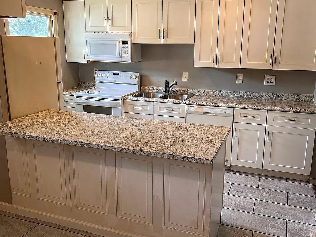 9639 Pippin Road Cincinnati, OH 45251 - Photo 5 of 23