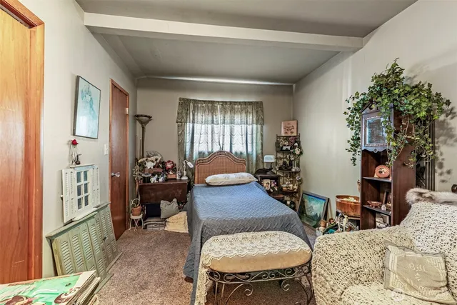 a view of a livingroom with furniture