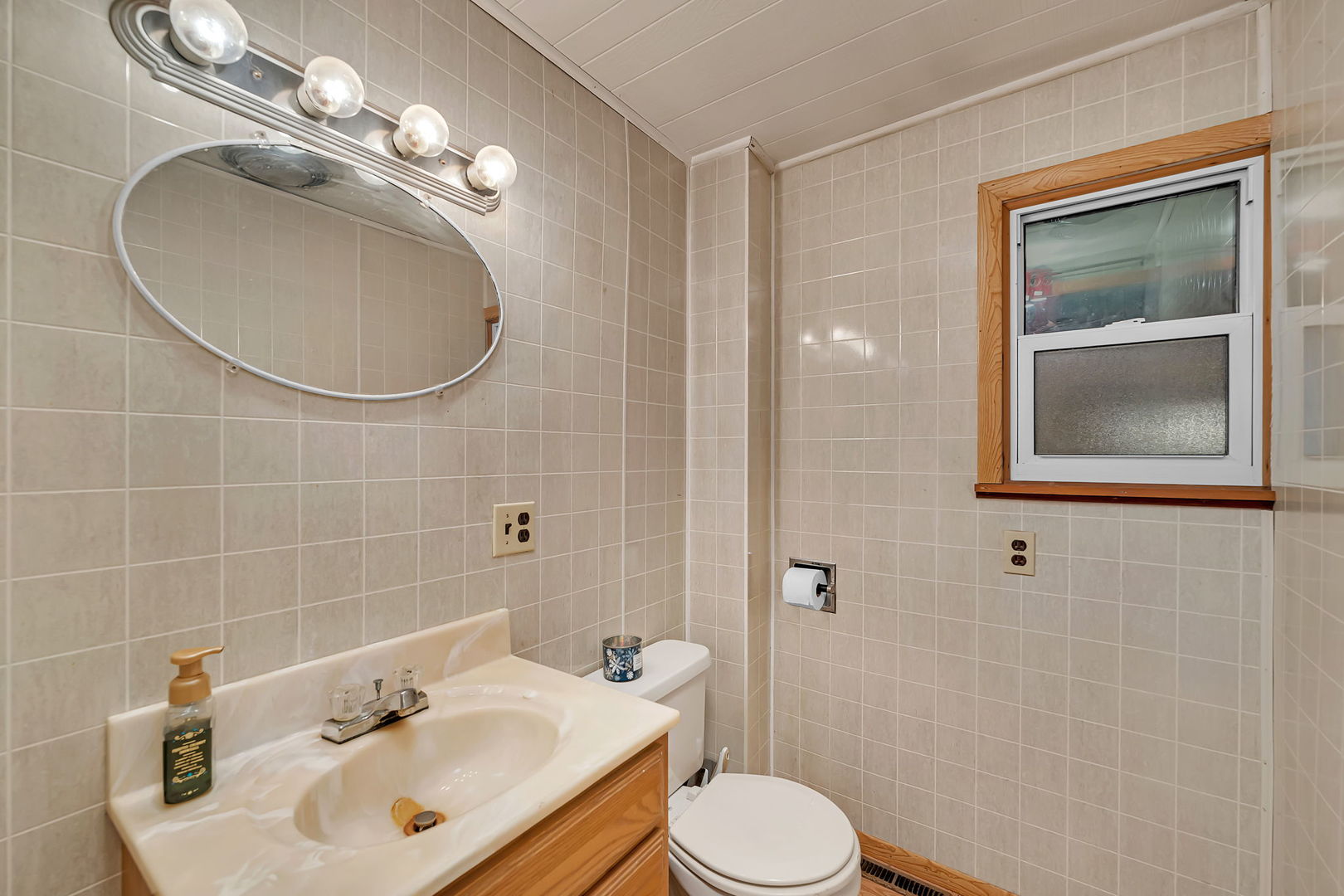 1636 North 4012th Road Earlville, IL 60518 - Photo 20 of 31 a bathroom with a sink a toilet and shower