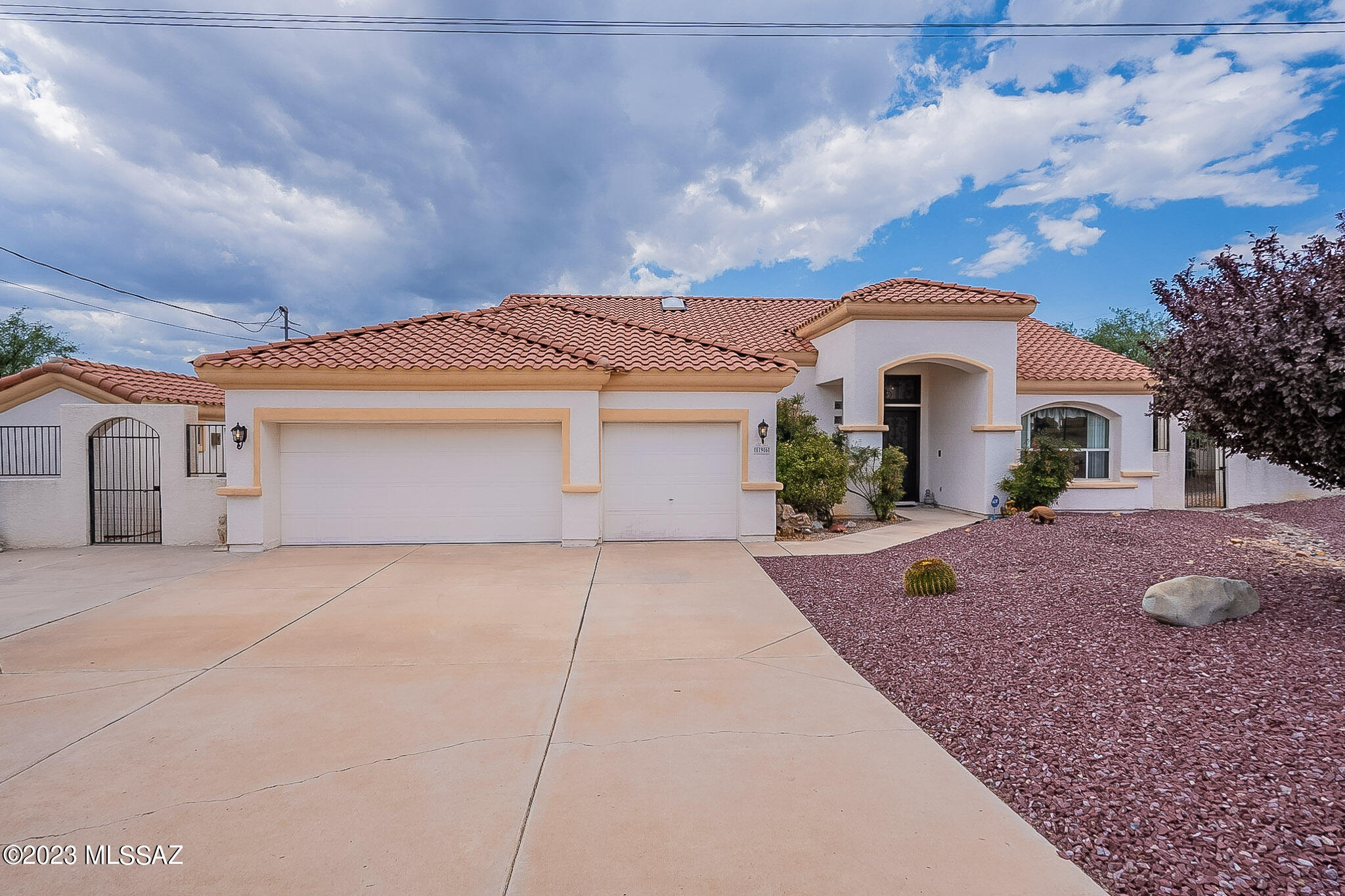 196 Círculo Silva Rio Rico, AZ 85648 - Photo 4 of 33