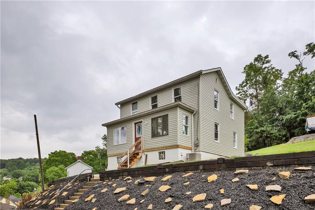 31 Penn Street Manor, PA 15665 - Photo 3 of 26