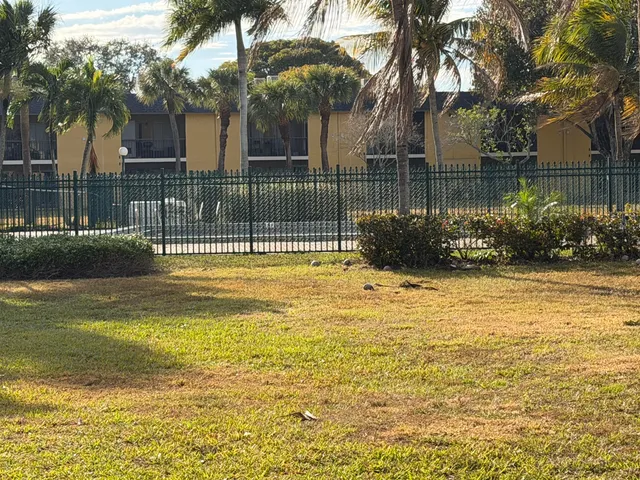 $2,100 | 410 Meadows Circle, Unit 410, Boynton Beach, FL 33436