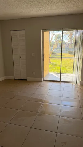 $2,100 | 410 Meadows Circle, Unit 410, Boynton Beach, FL 33436