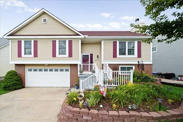 $359,900 | 6118 Parkhill Street, Shawnee, KS 66216