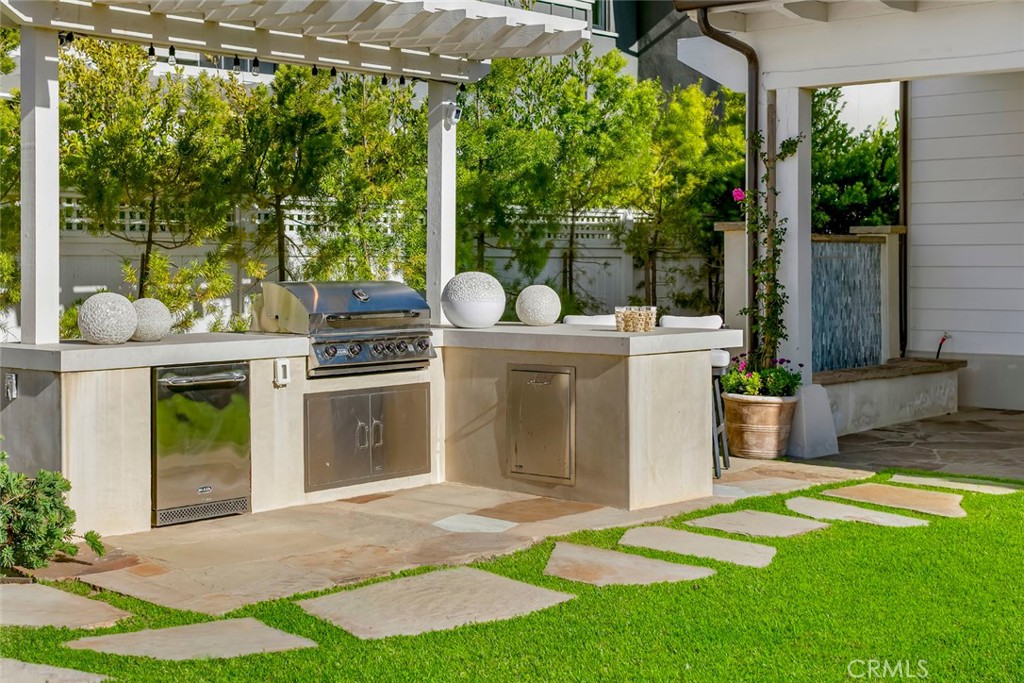 5 Rancho Elastico Road Rolling Hills Estates, CA 90274 - Photo 17 of 48 a white stove top oven sitting next to a yard