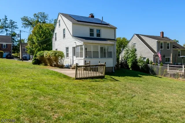 $575,000 | 176 Woodland Avenue, Verona, NJ 07044