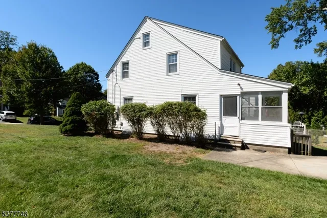 $575,000 | 176 Woodland Avenue, Verona, NJ 07044