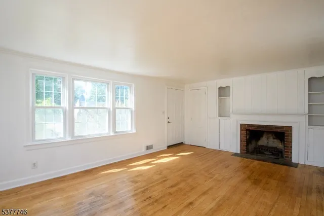 $575,000 | 176 Woodland Avenue, Verona, NJ 07044