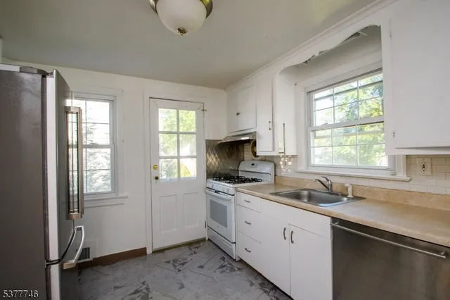 $575,000 | 176 Woodland Avenue, Verona, NJ 07044