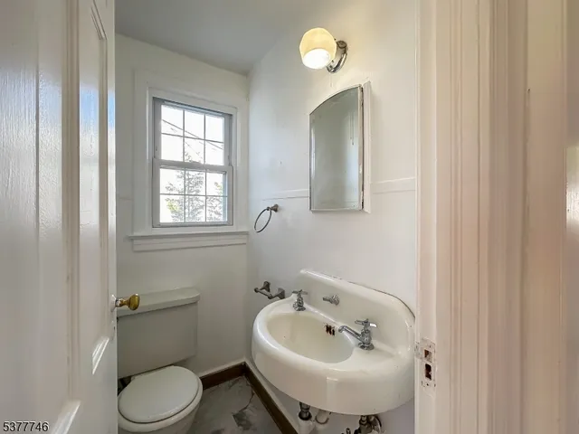 $575,000 | 176 Woodland Avenue, Verona, NJ 07044