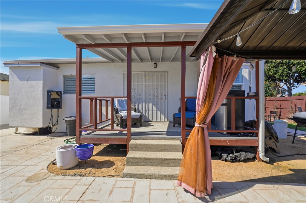 11340 Virginia Street Lynwood, CA 90262 - Photo 31 of 53 a view of entryway with a front door