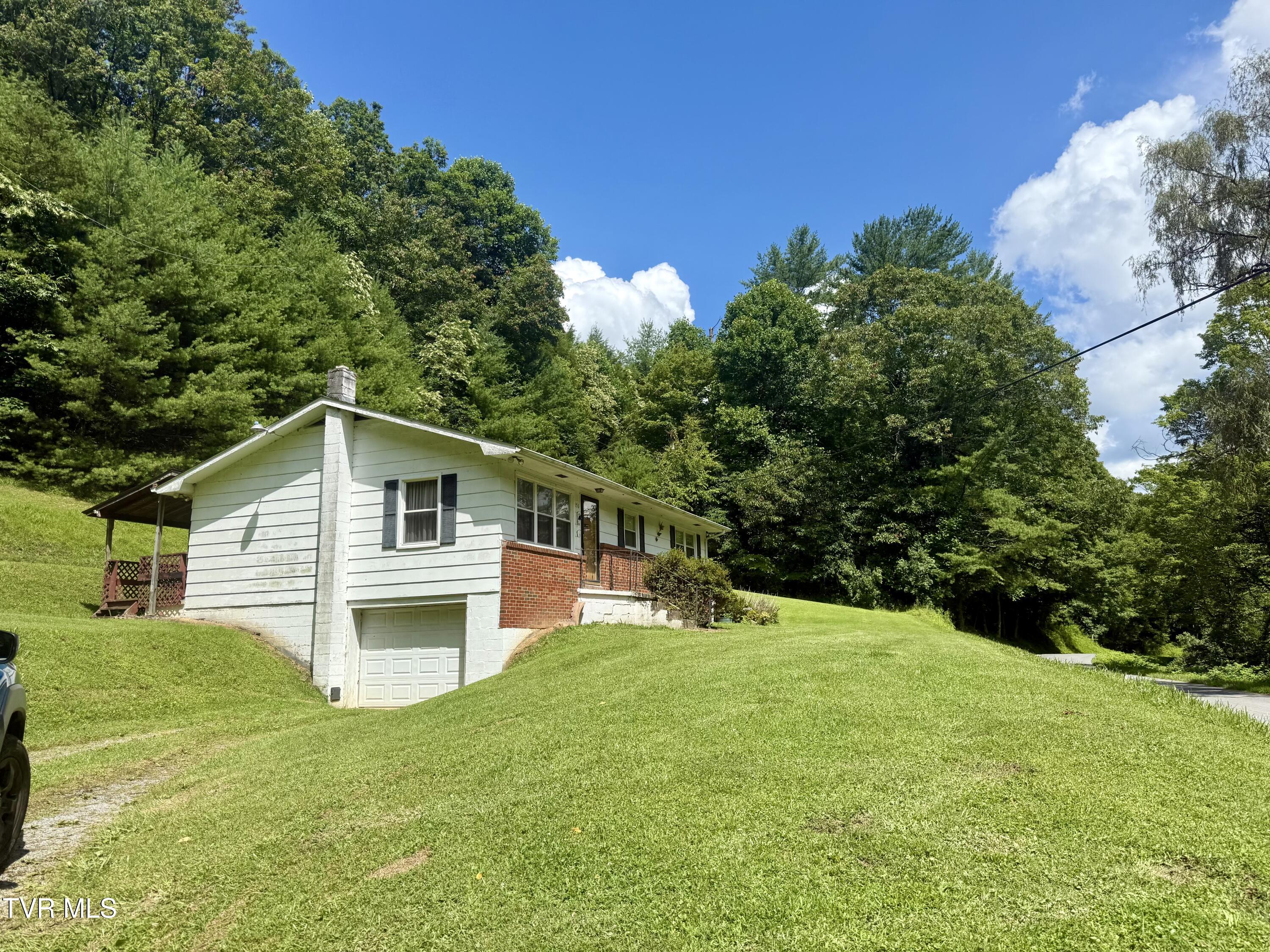 176 Piney Grove Road Hampton, TN 37658 - Photo 5 of 23 IMG_5015