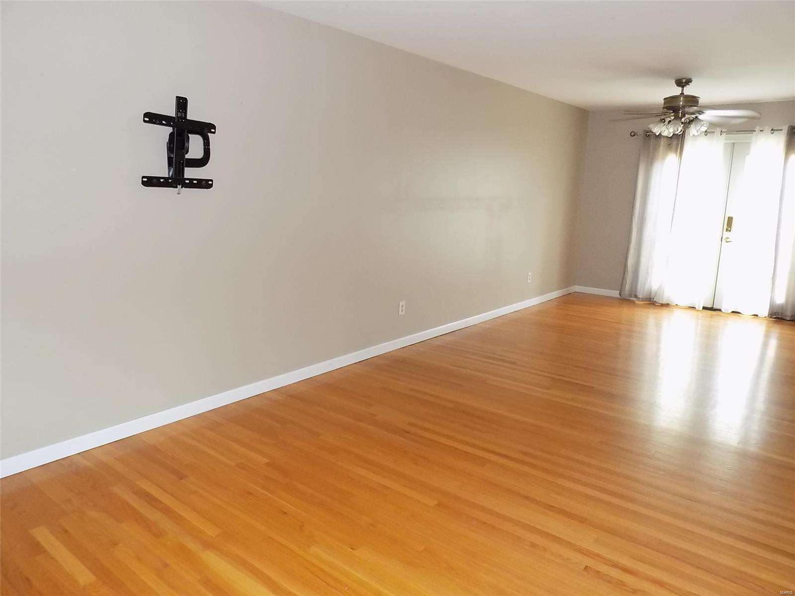 33 Roland Avenue Ballwin, MO 63021 - Photo 4 of 40 Gallery Image 4