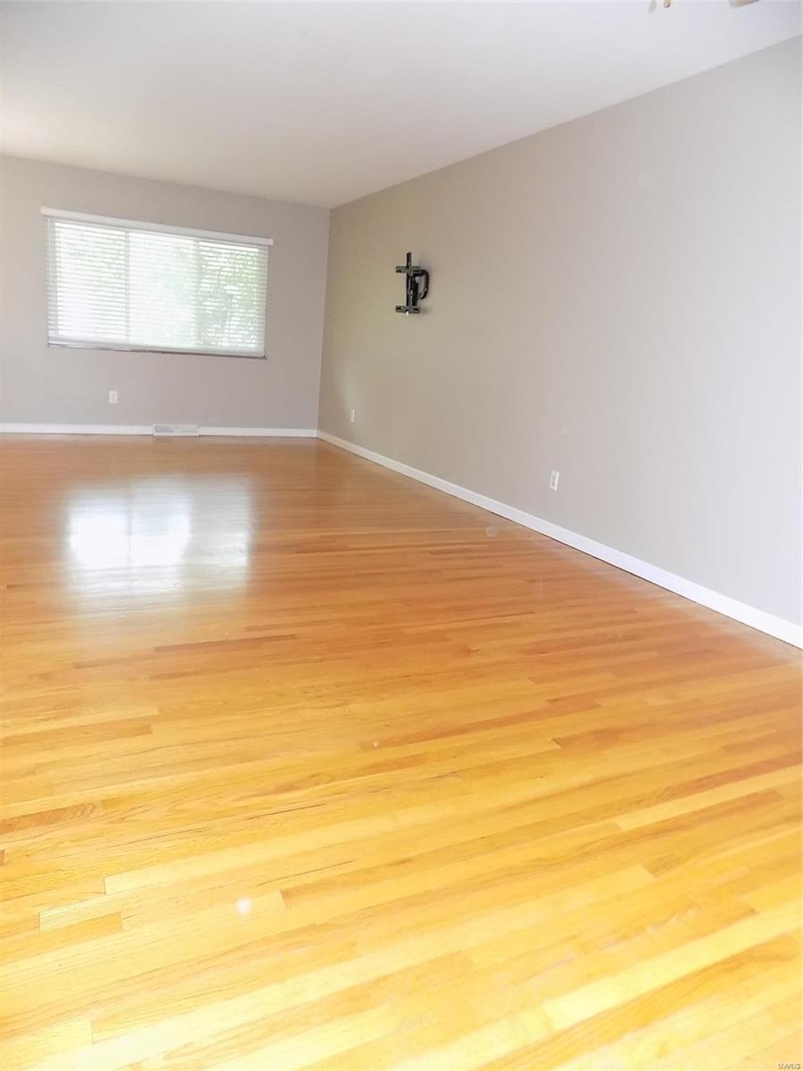 33 Roland Avenue Ballwin, MO 63021 - Photo 5 of 40 Gallery Image 5