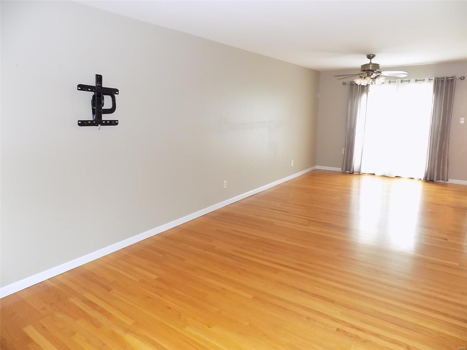 33 Roland Avenue Ballwin, MO 63021 - Photo 6 of 40 Gallery Image 6