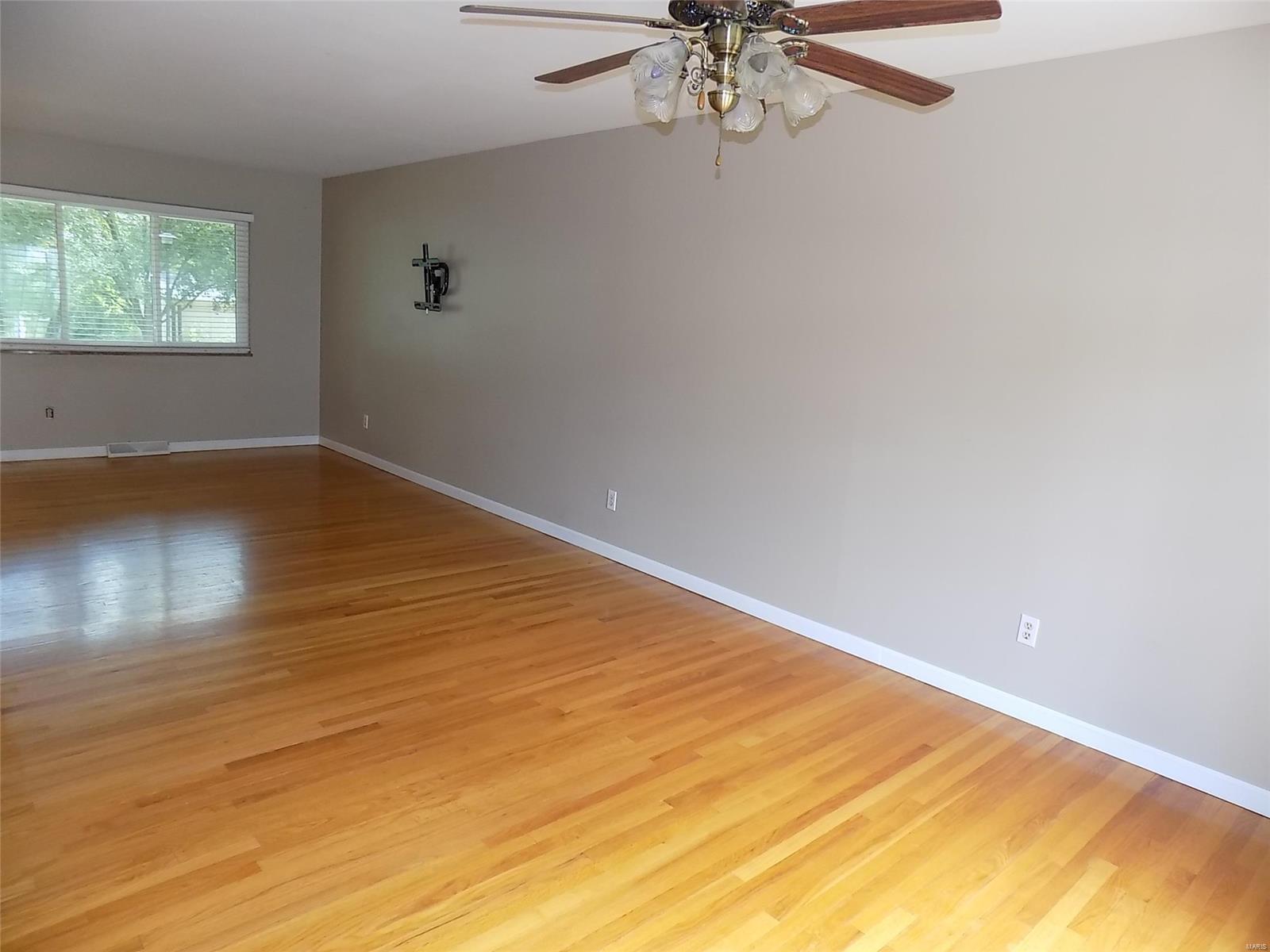 33 Roland Avenue Ballwin, MO 63021 - Photo 7 of 40 Gallery Image 7