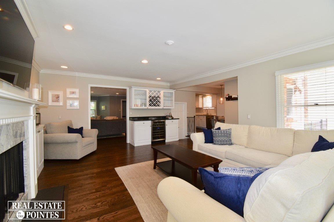 273 Merriweather Road Grosse Pointe Farms, MI 48236 - Photo 12 of 34